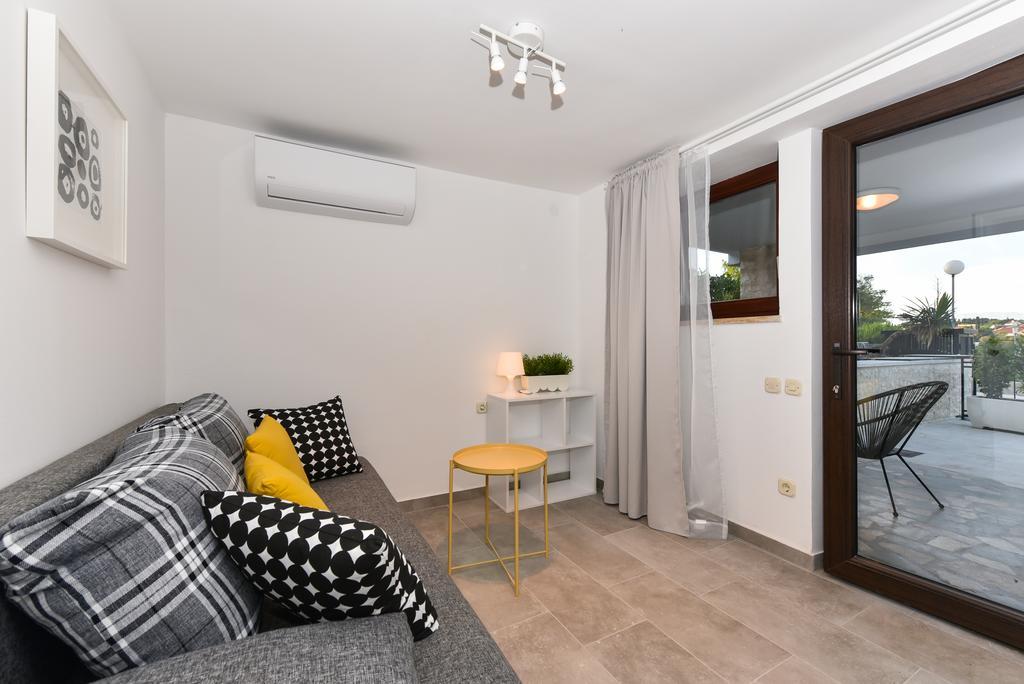 Mediterraneo Garden Apartments Petrcane Exteriör bild