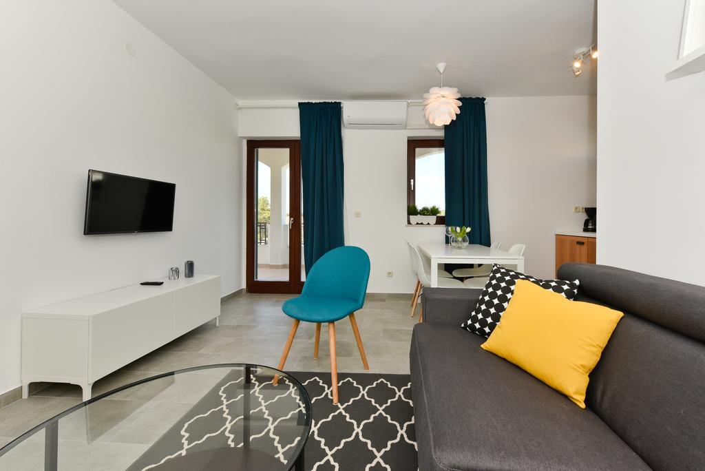 Mediterraneo Garden Apartments Petrcane Exteriör bild